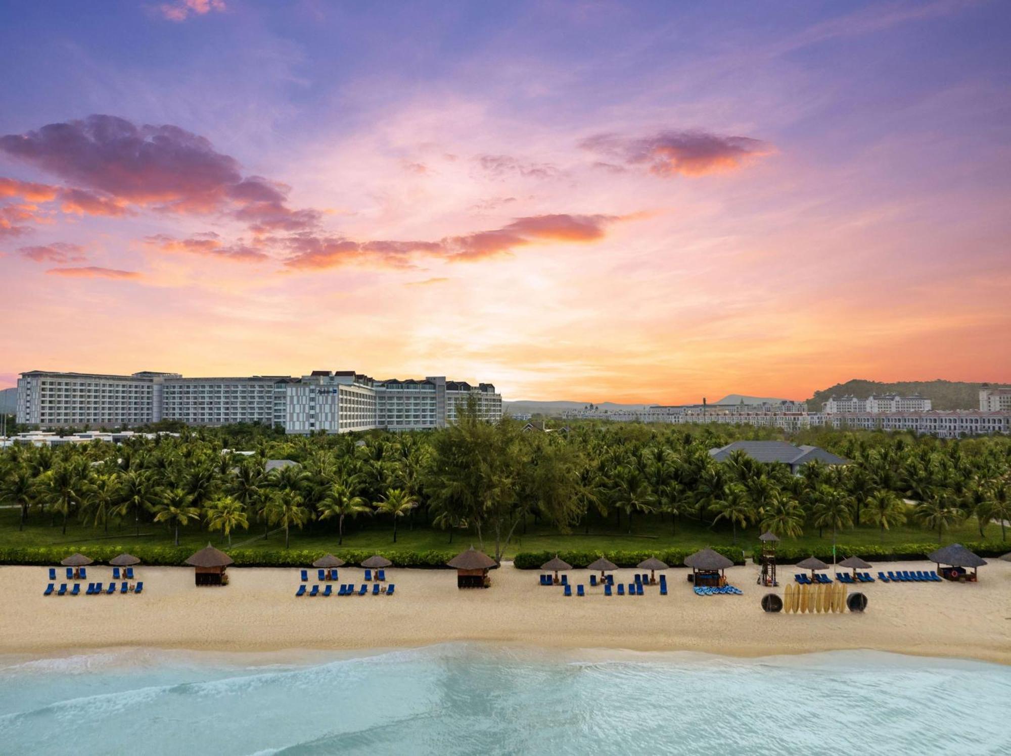 Radisson Blu Resort דואונג דונג מראה חיצוני תמונה Hard Rock Hotel at Sentosa