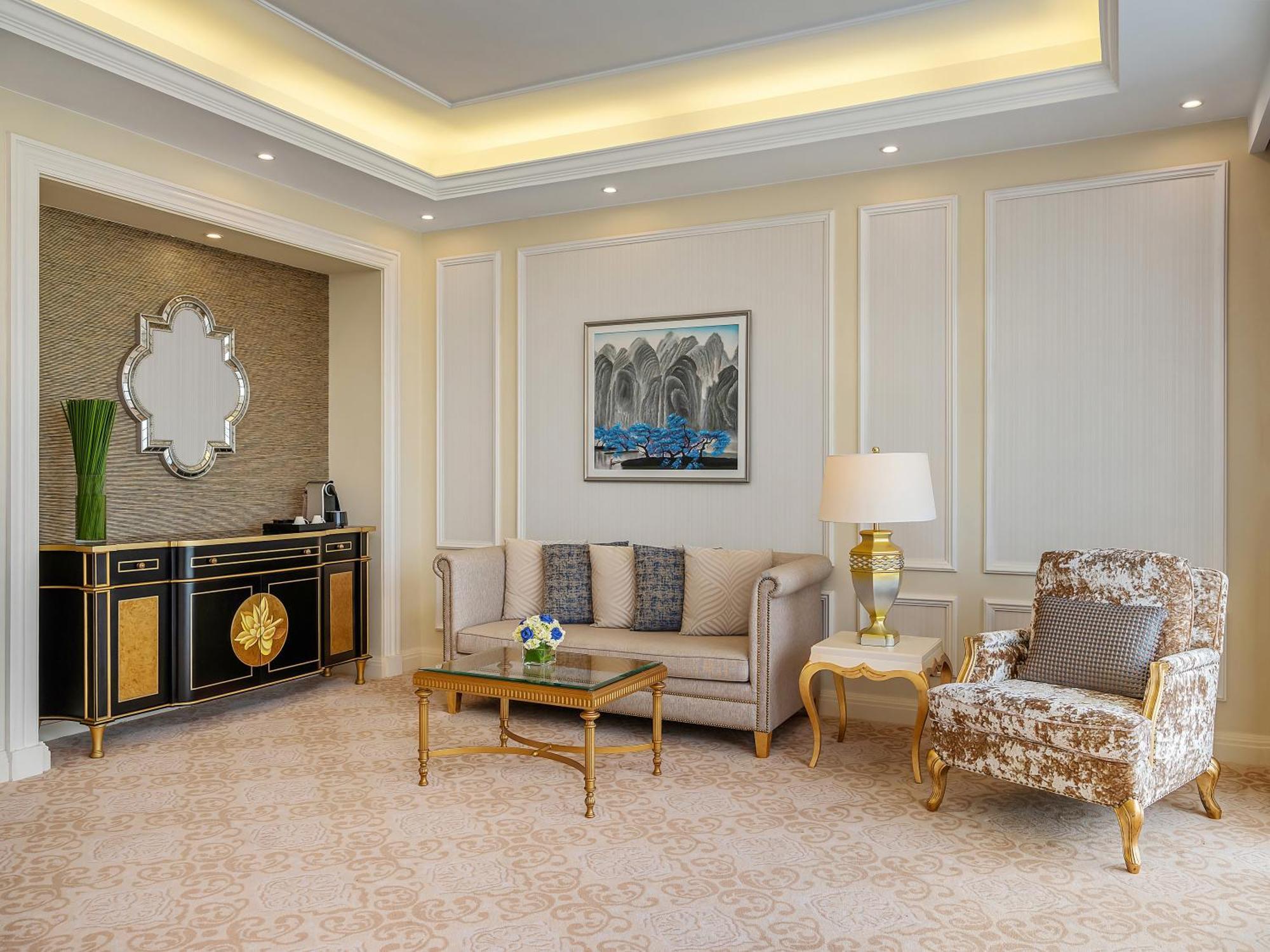 Radisson Blu Resort דואונג דונג מראה חיצוני תמונה A living room in a suite at the hotel
